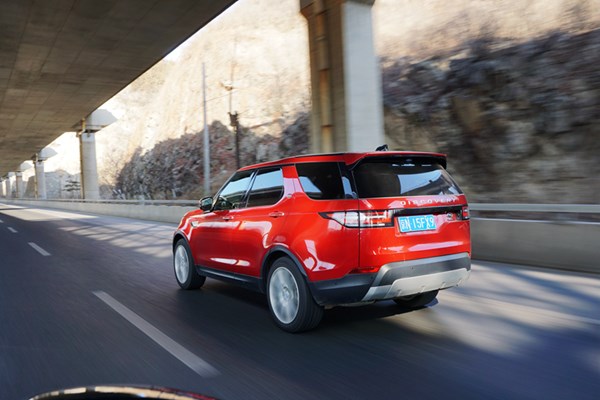  依舊硬漢形象 試駕路虎發(fā)現5