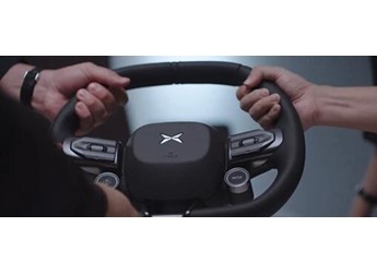 直面競爭小米SU7！新一代小鵬P7重要部件首曝：還要開上賽道 封面圖