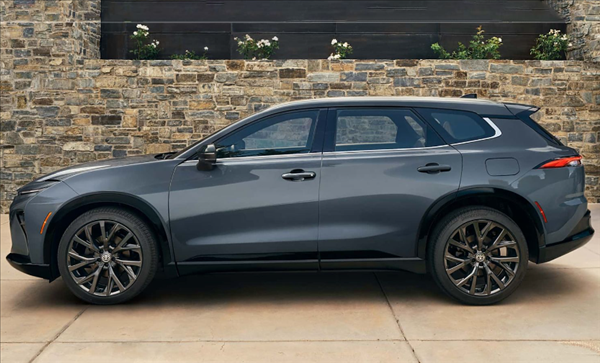 理想L7同級！皇冠Signia將于10月國內上市：搭載2.5L插混動力