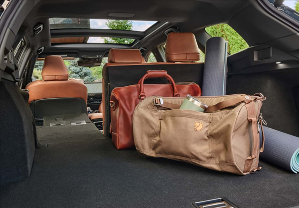 理想L7同級！皇冠Signia將于10月國內上市：搭載2.5L插混動力