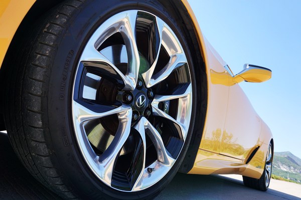 東方跑車之藝術(shù)品 試駕雷克薩斯LC500h