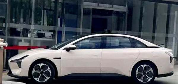 全球最低風(fēng)阻！小鵬MONA M03實車曝光：三季度有望上市