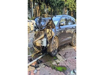 問界M7車主稱車輛瘋狂加速致事故 官方回應(yīng)：加速踏板100%開度 封面圖