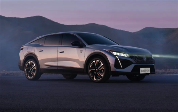 號稱“年輕人第一臺獵裝車” 新款東風(fēng)標(biāo)致408X發(fā)布：百年大師底盤調(diào)校