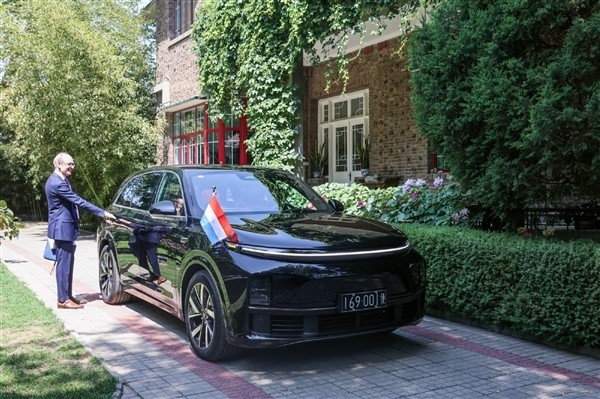 全球首輛！五菱宏光MINIEV成印尼駐華大使館官方用車