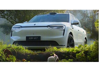 車頂沒(méi)有包了！全新問(wèn)界M7業(yè)界首發(fā)：詳解華為艙內(nèi)激光Limera