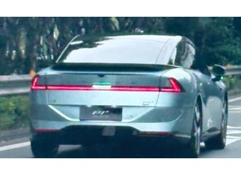 小鵬P7+增程版實車圖流出：一體色后包圍+經(jīng)典小鴨尾 2026年上市 封面圖
