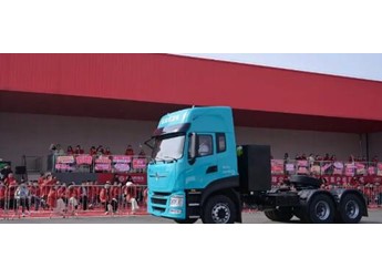 600度大電量，693匹大馬力，專為資源類運輸打造的東風(fēng)天龍KL純電牽引車實拍 封面圖