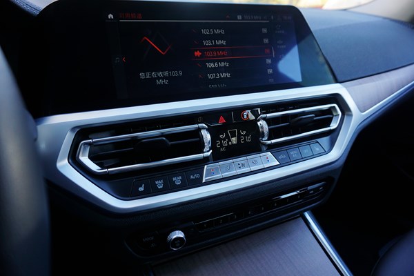 歡暢淋漓 試駕全新寶馬3系325Li 首發(fā)版