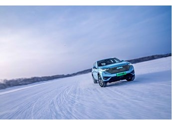 冰雪試駕表現(xiàn)強悍！冬季購車就選哈弗H6插電混動！