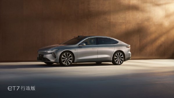 42.8萬元起！2024款蔚來ET7正式上市 標(biāo)配二排滑躺座椅