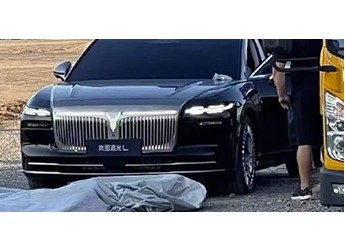 向勞斯萊斯前臉看齊 嵐圖追光L實車曝光：真的挺“尊”