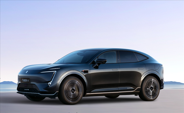 車主曝阿維塔11救他一命：高速上后車打滑失控撞墻 車輛自動避讓碰撞