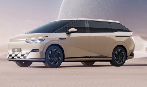 小鵬X9實車亮相！全球首款后輪轉(zhuǎn)向MPV 將參加廣州車展